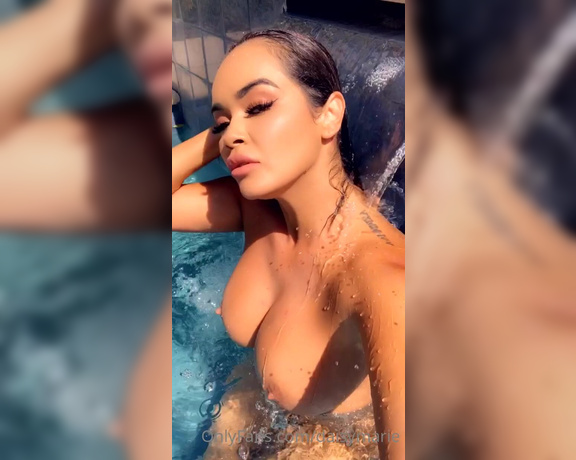 Daisymarie - Happy Friday fucker! Wanna cum swimming with me Maybe I’ll get out and sit on yM (19.06.2020)
