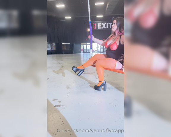 Venus.flytrapp - Had so much fun at exxxotica this year. can’t wait for DC! is (29.10.2021)