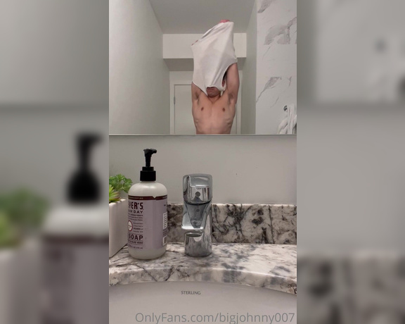 Surferjohnny - Stripping down to hop in the shower gr (24.06.2022)