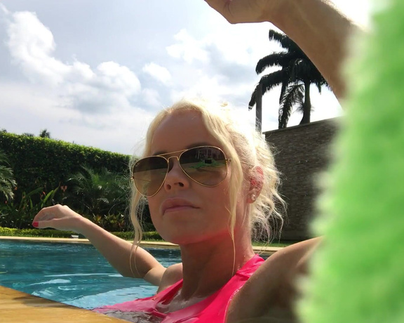 Nikkidelano - Join me for a dip in the crystal clear water dl (12.04.2017)