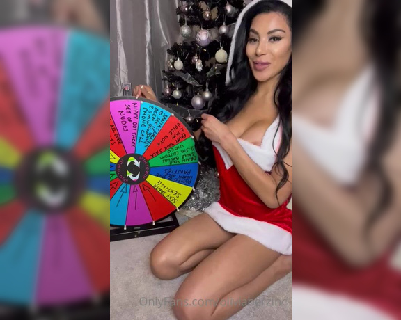 Oliviaberzinc - Hey there Im all dressed up in my naughty Mrs Claus outfit!! I hope all c (18.12.2021)