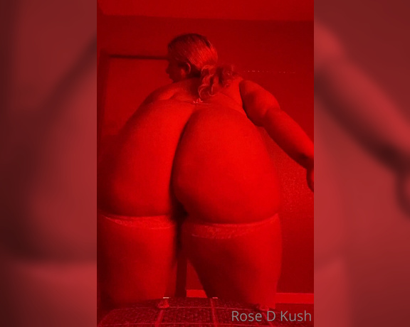 Rose_d_kush - Topless lap dance who wants the next lap dance vA (30.08.2020)