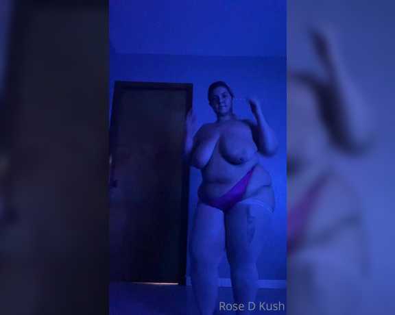 Rose_d_kush - Sexy twerking topless dancing AK (30.08.2020)