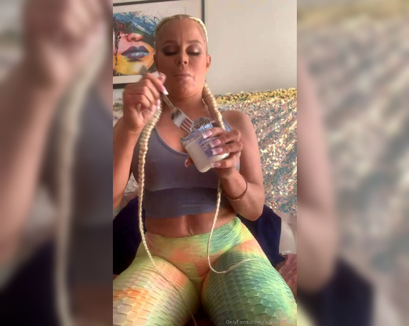 Nikkidelano - Stream started at  pm Q&;A b (03.03.2022)