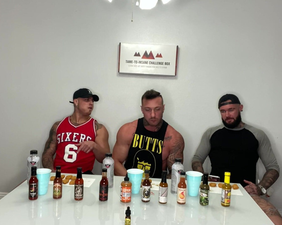 The_greek_savage - Q & A with my close friends and Onlyfans costars while doing the hot u (17.08.2020)