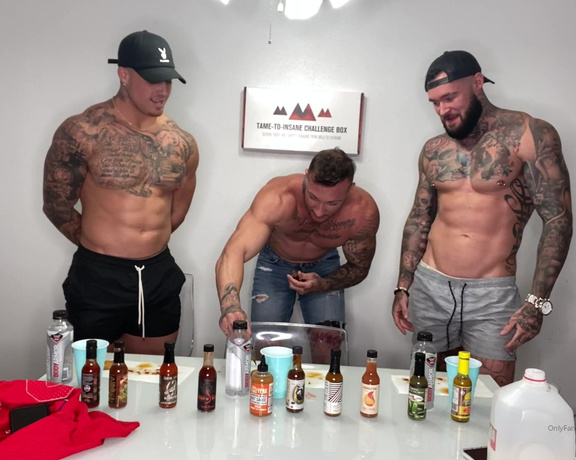 The_greek_savage - Q & A with my close friends and Onlyfans costars while doing the hot u (17.08.2020)
