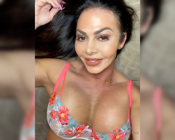 Ninadolcixxx - Floral lingerie and flirt. I just cant help but tease you guys a little but 2Y (12.08.2020)