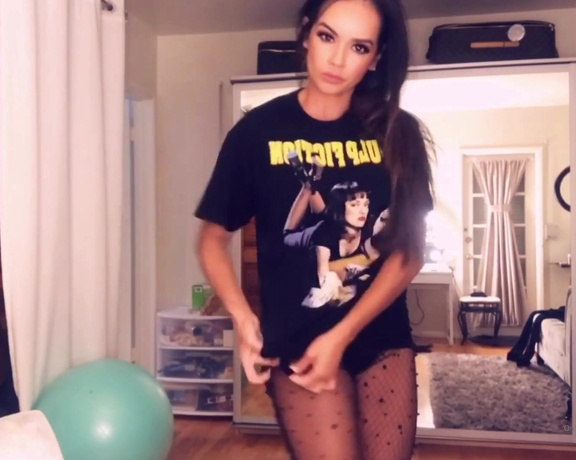 Daisymarie - When the boredom kicks in... I play dress up! Lol watch me put together someth E (22.03.2020)