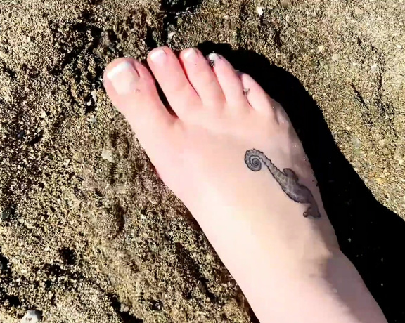 Harlowflowerfootgoddess - Toes squishing sand My Happy Place ea (01.10.2020)