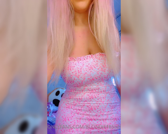 Blondiefesser - What do you think about my dress v (29.01.2022)