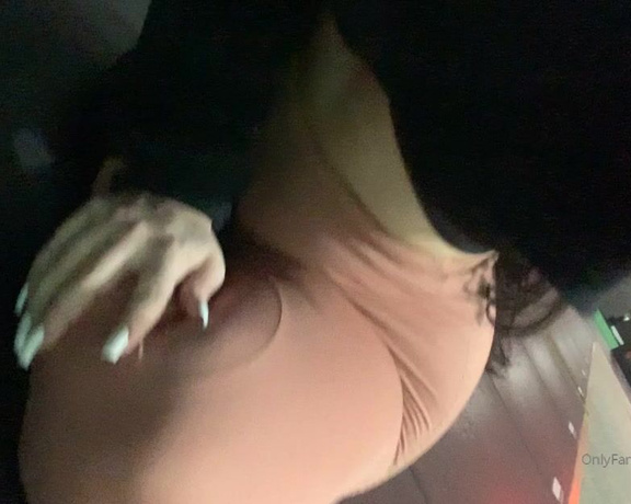 Brunettebabiii - Would you get distracted if I was doing my stretches at your gym q0 (27.12.2019)