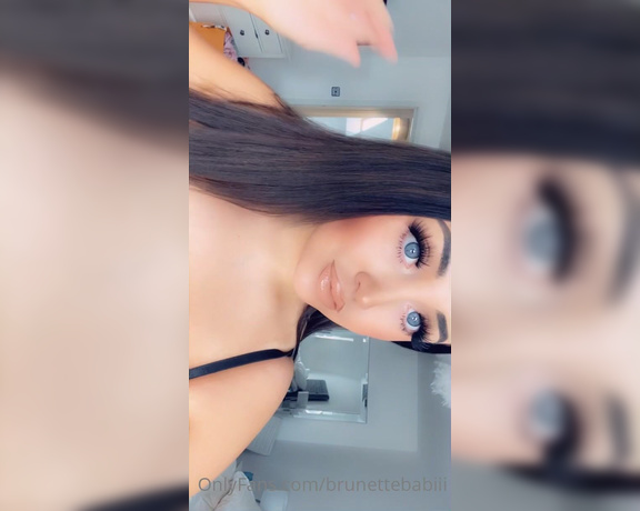 Brunettebabiii - If you like my face & my huge natural bouncy GGG tittys then your goi B (18.02.2021)