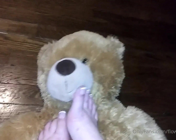 Harlowflowerfootgoddess - How about a little foot lovin from my favorite foot guy Ted He a h (08.05.2020)