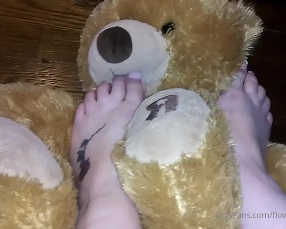 Harlowflowerfootgoddess - How about a little foot lovin from my favorite foot guy Ted He a h (08.05.2020)