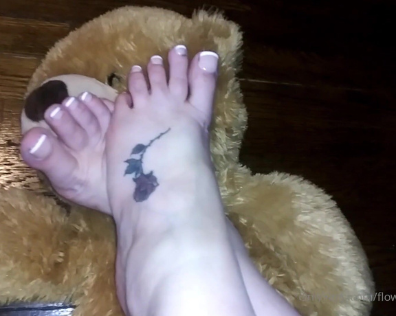 Harlowflowerfootgoddess - How about a little foot lovin from my favorite foot guy Ted He a h (08.05.2020)