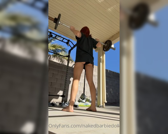 Nakedbarbiedoll - Sunday Funday = getting a nice squat pump going on Check your DMs to z (04.12.2022)