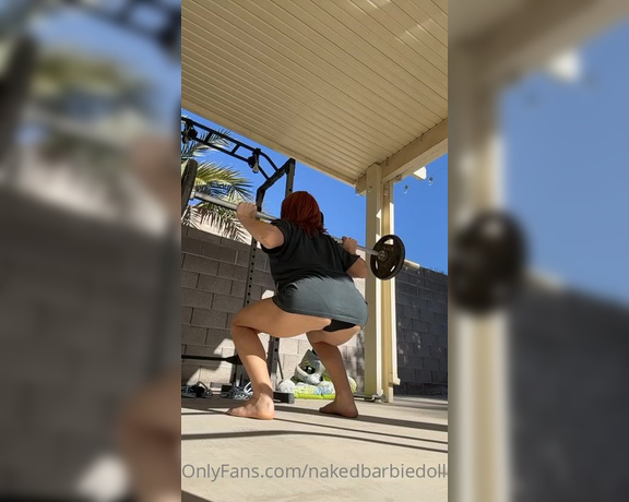 Nakedbarbiedoll - Sunday Funday = getting a nice squat pump going on Check your DMs to z (04.12.2022)