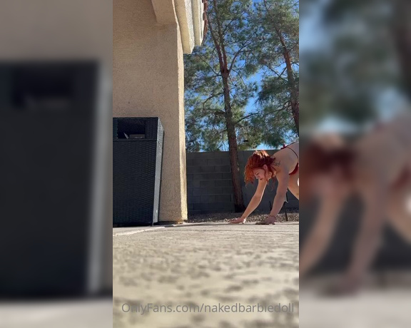 Nakedbarbiedoll - Handstands on uneven ground is fucking stupid! Join my Workout Wednesday mR (19.10.2022)