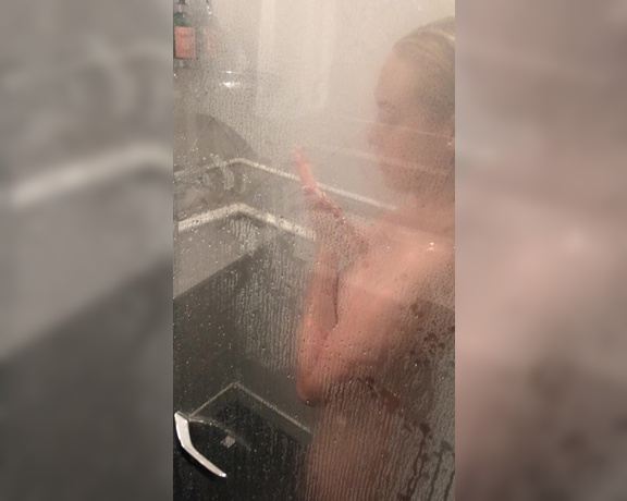 Lucyannebrooks - NEW VIDEO  SHOWER TIME BEFORE HEADING OUT 8 (26.05.2018)
