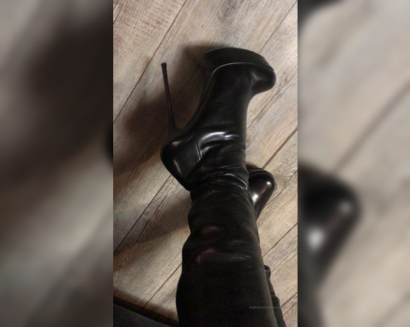 Mistresslfatale - Long leather boots  video mN (02.01.2020)