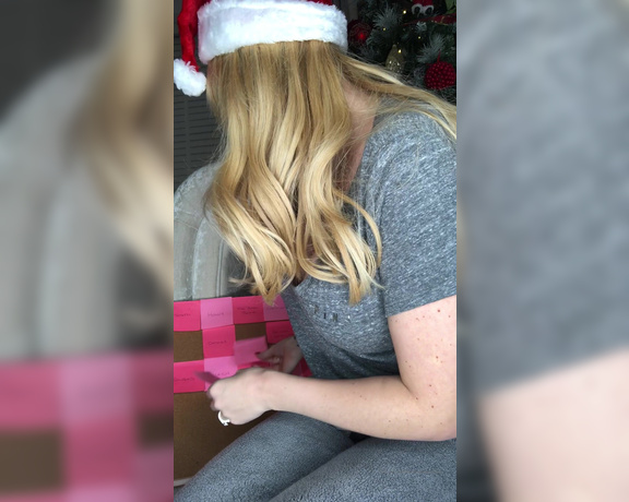 Lucyannebrooks - SUNDAY FUNDAY  CHRISTMAS WHATS BEHIND THE DOOR Mannie picked xr (08.12.2019)