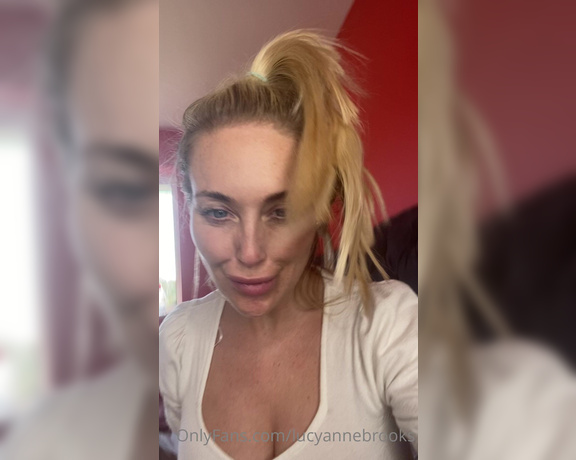 Lucyannebrooks - WOULD YOU RATHER Would you rather the passionate kiss or good sex to sea Rz (05.05.2021)