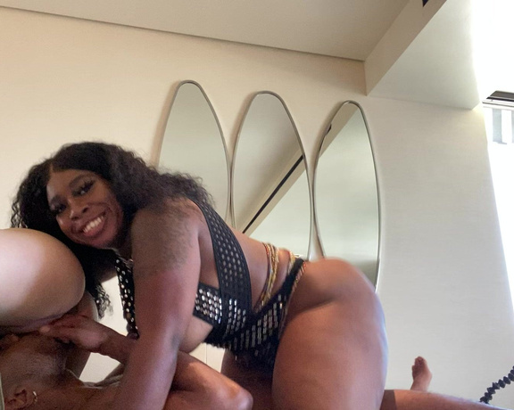 Yourboyfcisco - Bouncin Everywhere Ms London and Mia, Big Butts, Riding, BBC, Interracial, Threesome, ManyVids