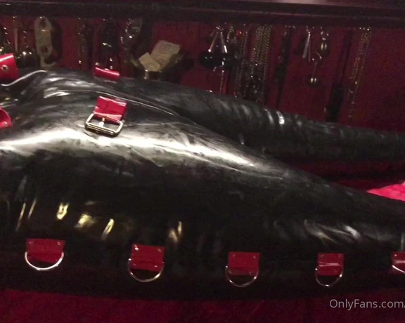 Mistresslfatale - It looks so awesome when the latex bodybag inflates. Tell me slave, Do y W (03.02.2021)