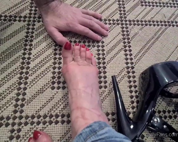 Dinahmistress - Lucky Foot Slave part . O yes, this foot slave is really lucky! It is a t 3I (01.09.2021)