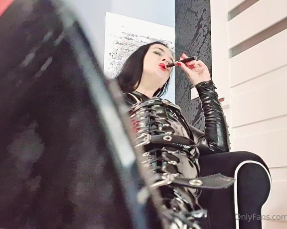 Dinahmistress - I love smoking, and you can see it in this short video! Thank God I manage A (26.10.2020)