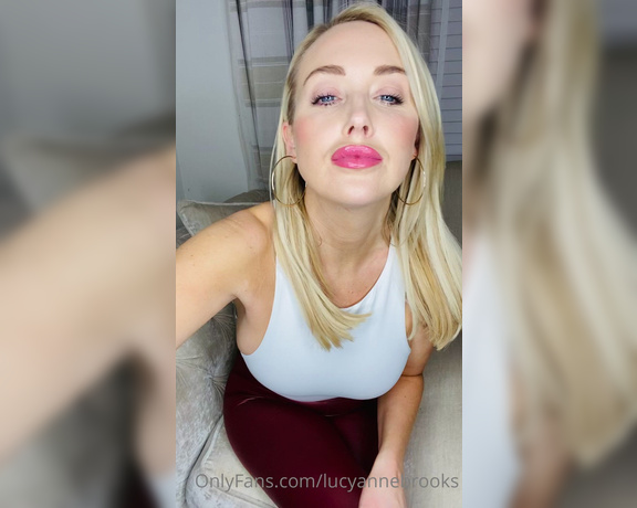 Lucyannebrooks - INTERVIEW WITH AN ONLYFANS GIRL Explain in one word the feeling Onlyfa CE (10.02.2021)