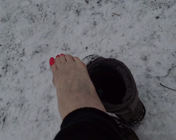 Dinahmistress - My winter walk in  celsius, I enjoy it and I show you My beautiful foot N (16.01.2021)