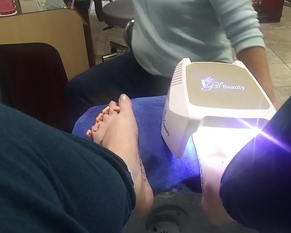 Harlowflowerfootgoddess - #Pedi (Notice me getting scolded in the video for not staying st q (28.10.2020)