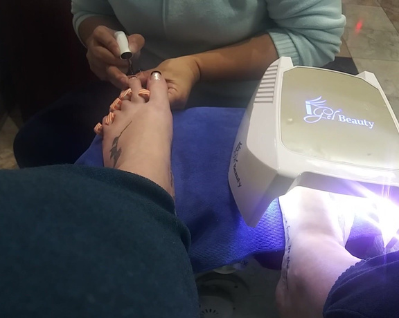 Harlowflowerfootgoddess - #Pedi (Notice me getting scolded in the video for not staying st q (28.10.2020)