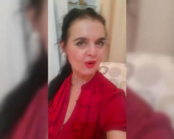 Dinahmistress - Perv Mama Dinah introduce herself to her boys...She likes to seduce. Be a g q (11.12.2019)