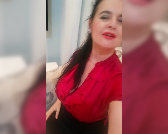 Dinahmistress - Perv Mama Dinah introduce herself to her boys...She likes to seduce. Be a g q (11.12.2019)