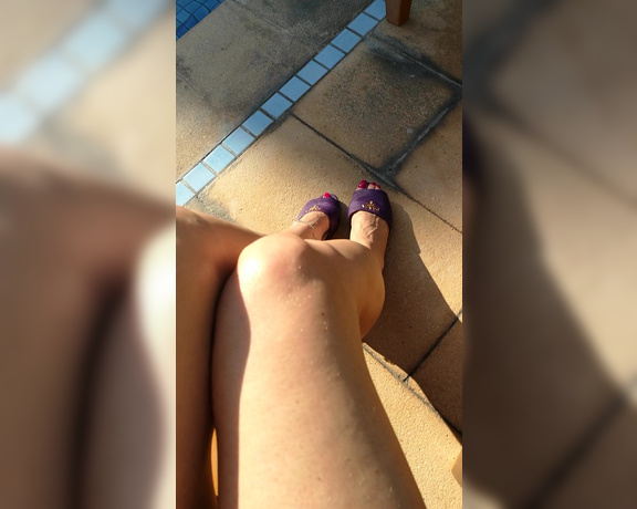 Dinahmistress - Afternoon by the pool!It is the end of the month so the business regarding RV (26.11.2019)