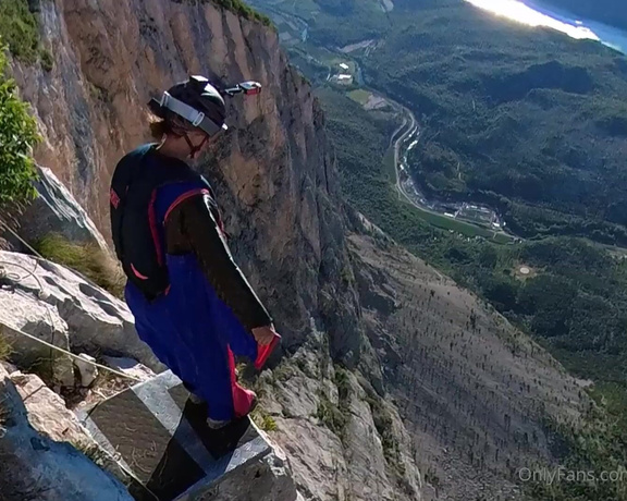Xxblakebailey - As promised, here is a clip from my wingsuit BASE jumping adventures so fa Na (09.07.2022)
