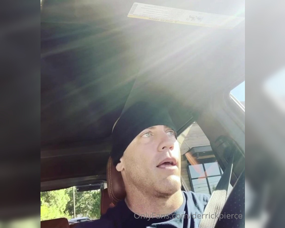 Derrickpierce - Starbucks rant.... who wants to send daddy a tip to make it better 4 (30.07.2020)