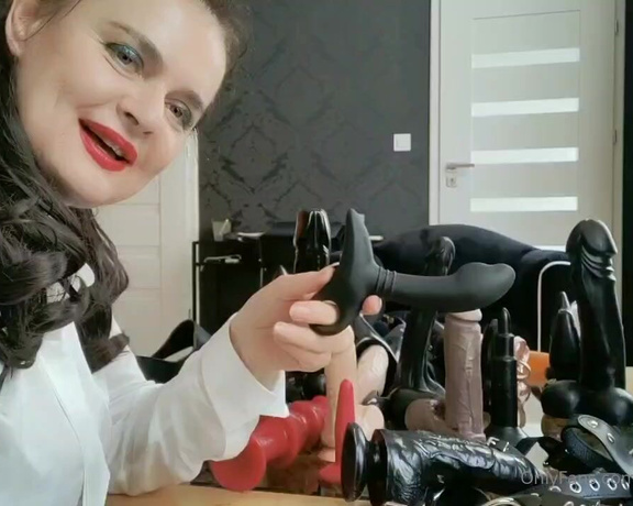 Dinahmistress - Im still busy with My dildos collection, so in this short clip I show you v (24.06.2020)