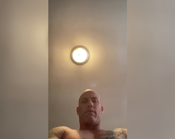 Derrickpierce - Yes I’m so horny and I thought you might like to play with me Dm me a nic a (28.04.2020)