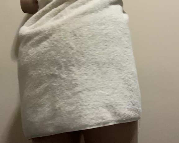 Aubreymae - Oops... there goes my towel. 1V (28.12.2019)