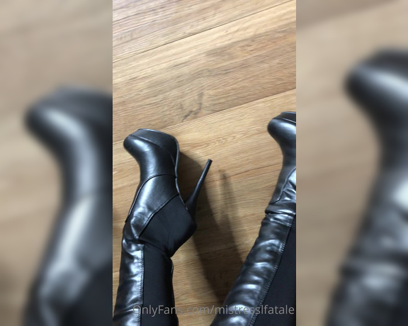 Mistresslfatale - Tight boots baby Yf (20.07.2020)