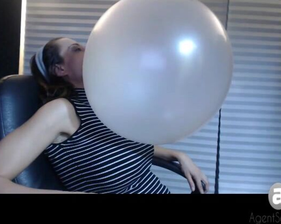 Goddesssandi - The motherload of #BubbleGum blowing record! Exclusive! Beat my Biggest again! Hn (22.04.2018)