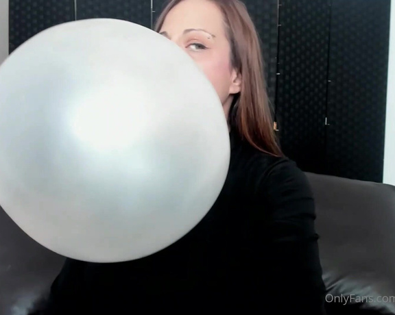 Goddesssandi - Leftover bubble gum wad practice. Other great bubbles in my clip store. Sta F (24.05.2022)