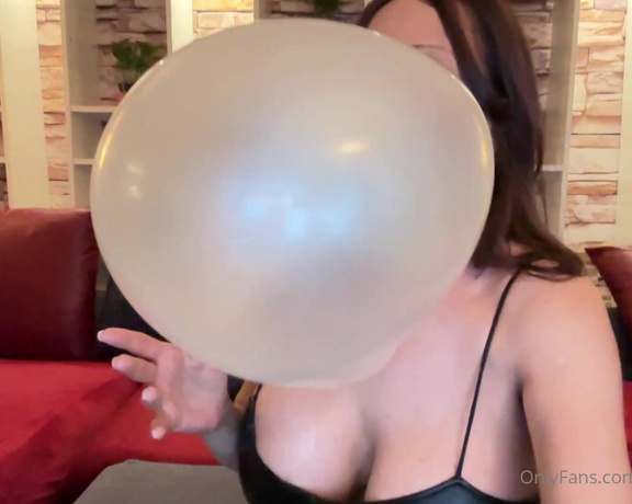 Goddesssandi - Video My failed bubble gum session, gum too thin, keeping the wad and will jJ (24.05.2023)