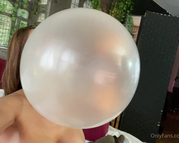 Goddesssandi - Is this is for you you weren’t in my room but I blew a bubble for you and t 9 (27.02.2021)