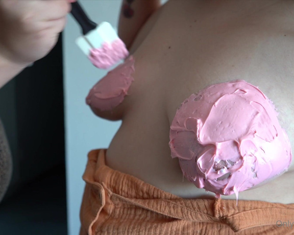 Fitsid - Full Video BBW’s Rub Pink Frosting All Over Their Tits ft. @onlyskyy Enjoy thi Jw (30.08.2021)