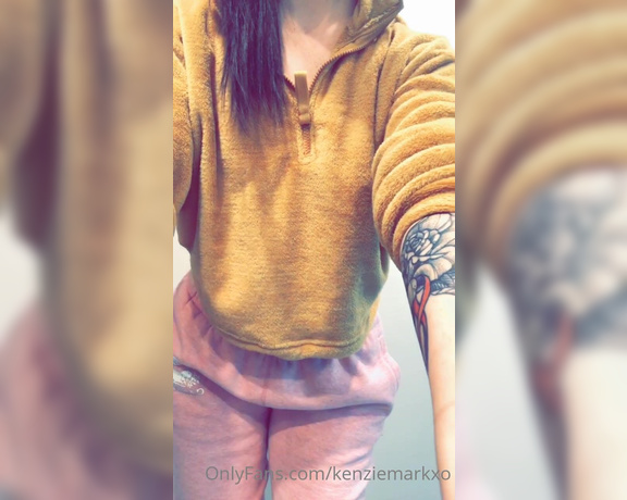 Kenziemark - Start sending them big tips for sex tapes and dildo riding videos and puss gS (15.11.2020)