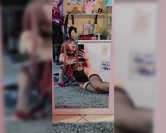 Littlealrisha - BTS taking a break during the selfie session and my cat want to play with i7 (24.06.2021)